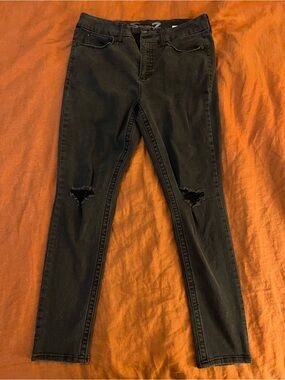Seven7 Black Skinny Jeans with Knee Distress